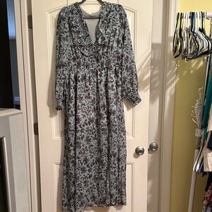 Size 2X Eywol Floral Blue & Gray Women's Maxi Dress. Side slit w/sheer bottom.